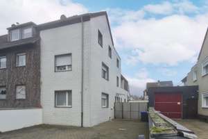 *** Flexibles Einfamilienhaus mit zwei Wohneinheiten, großem Innenhof und Stellplätzen ***