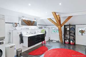 Mehrgenarationenhaus / Ferienhaus / Seminarhaus
Renoviert mit 3 Wohnungen / 686m² Wohfläche / Aufzu – Die vollständige Adresse der Immobilie erhältst du vom Anbieter., 84072 Au in der Hallertau – Vorschaubild 4