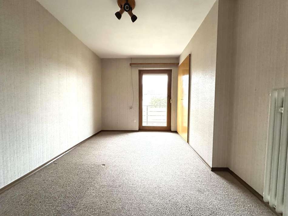 Zimmer mit Zugang zum Balkon