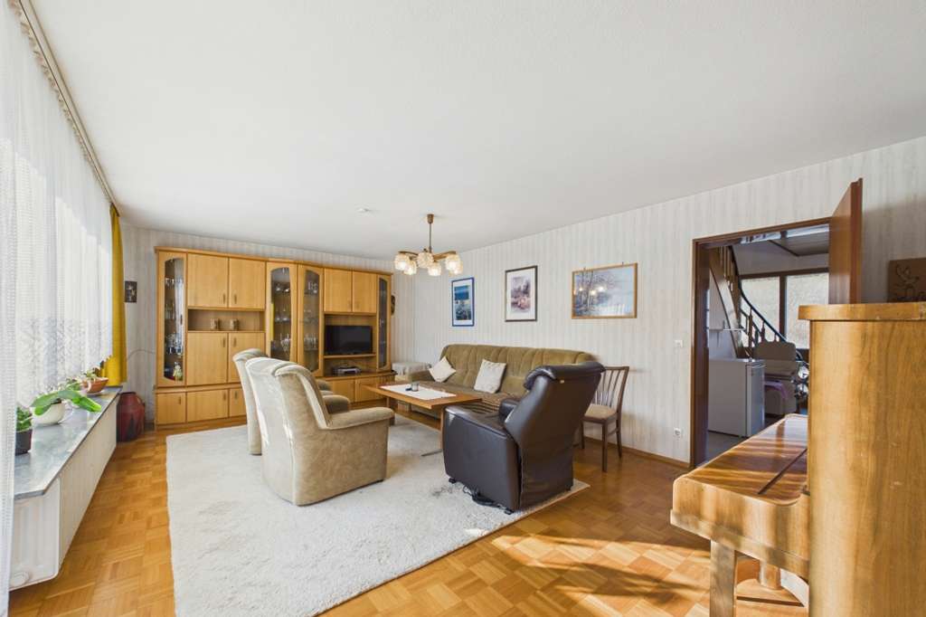 Immobilie in Neudenau - Gemütliches Einfamilienhaus mit Garage, Carport und Garten in ruhiger Lage - Bild 1