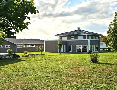 Traumobjekt für Unternehmer & Familien – Haus inklusive Gewerbehalle