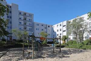 Wohnung mit Badewanne, Gäste-WC und Balkon // 1.OG rechts