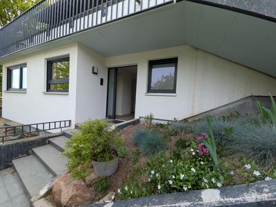 Moderne, kernsanierte 2,5-Zimmer Terrassenwohnung in Innenstadt-Nähe