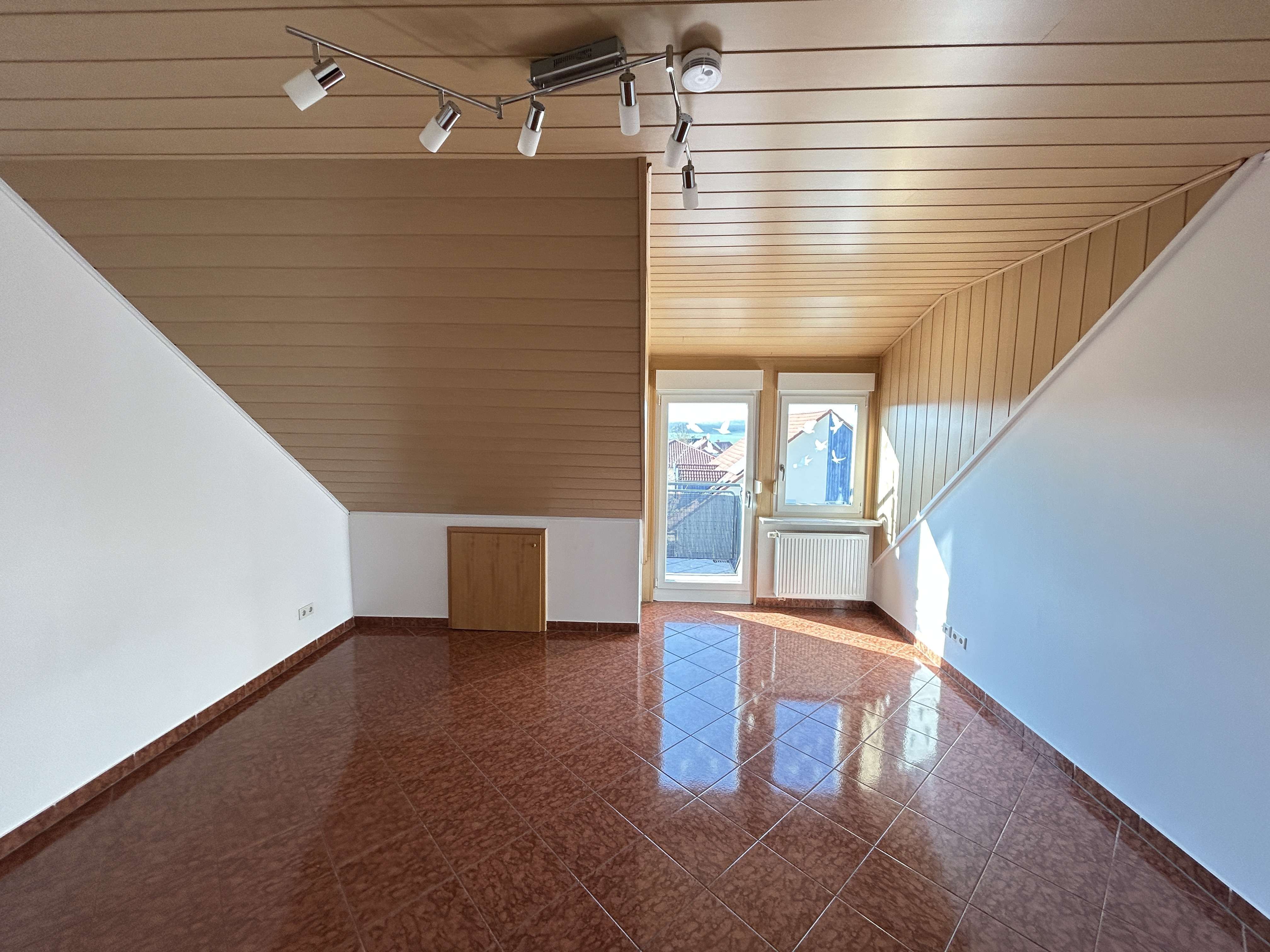 Immobilie in Warburg - Großzügige Dachgeschoss-Eigentumswohnung mit Weitblick, Balkon und viel Potenzial in Warburg - Bild 7