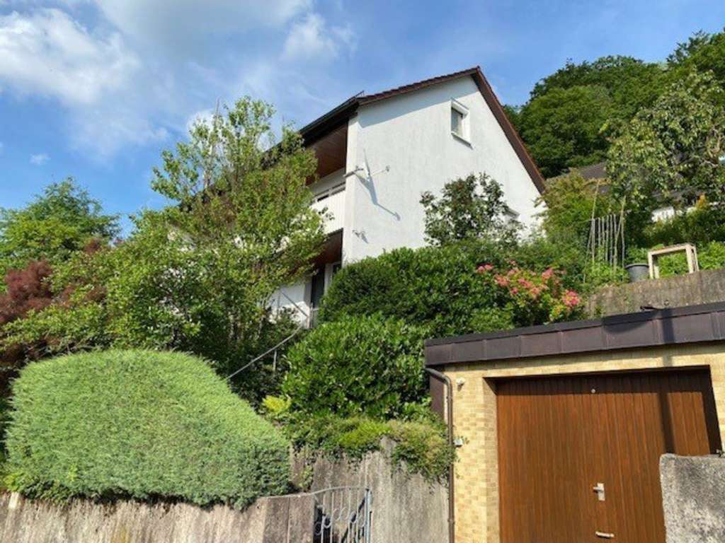 Immobilie in Mönsheim - Einfamilienhaus mit Garage in herrlicher Aussichtslage - Bild 0