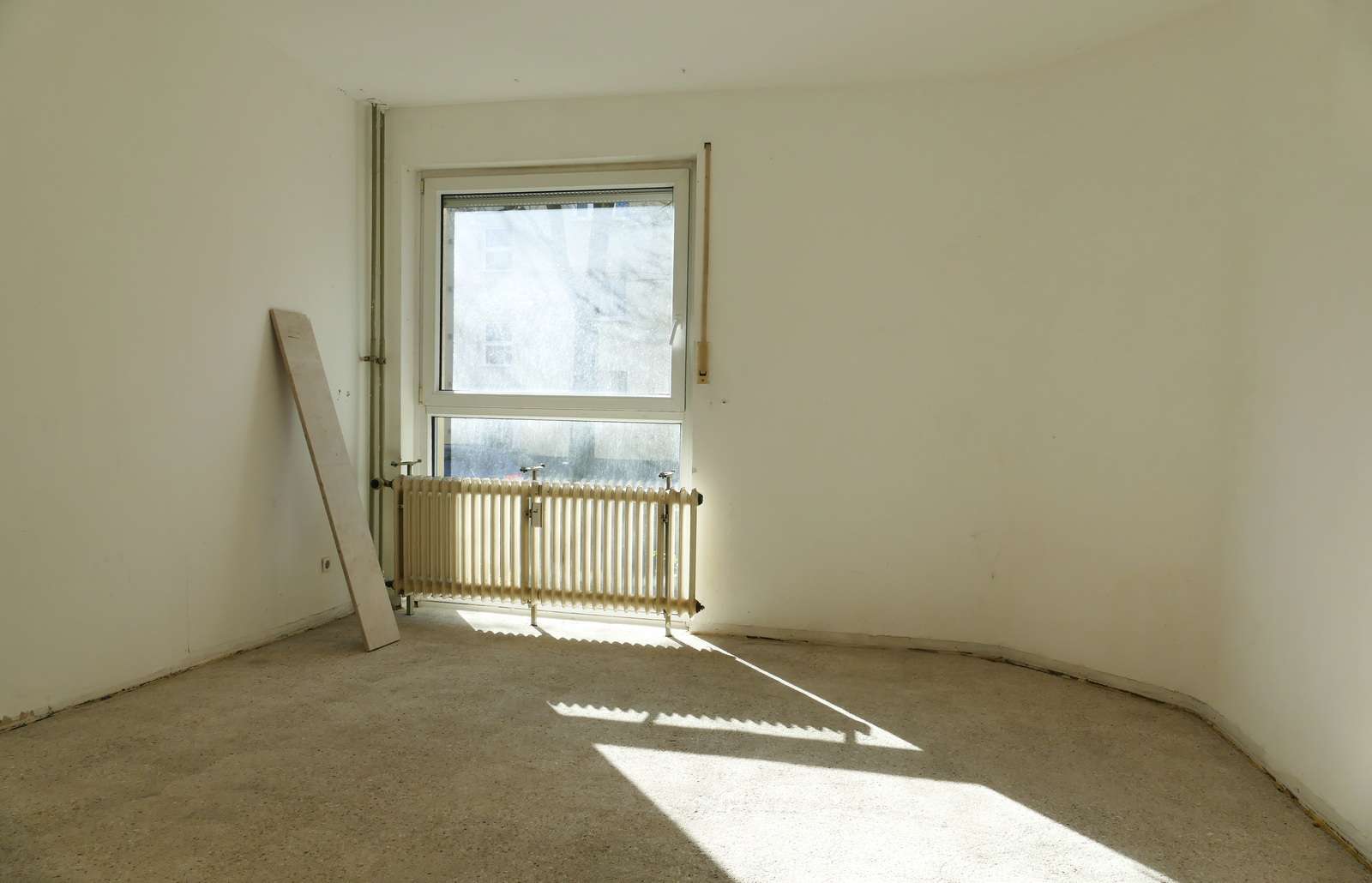 Alt-Westend: ohne Käuferprovision, bezugsfreie, mod.-bedürftige, helle Balkonwohnung in Ruhiglage!, Berlin – Bild 4