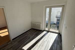 Schöne 2-Zimmer Wohnung mit Wannenbad