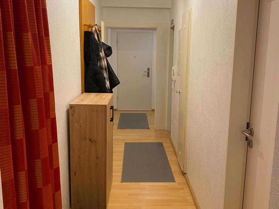 Flur Blick auf Eingangstür