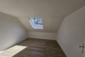 Kernsanierte 3-Zimmer-DG-Wohnung mit neuer Einbauküche an den Barmer Anlagen – Die vollständige Adresse der Immobilie erhältst du vom Anbieter., 42289 Heckinghausen, Wuppertal – Vorschaubild 8