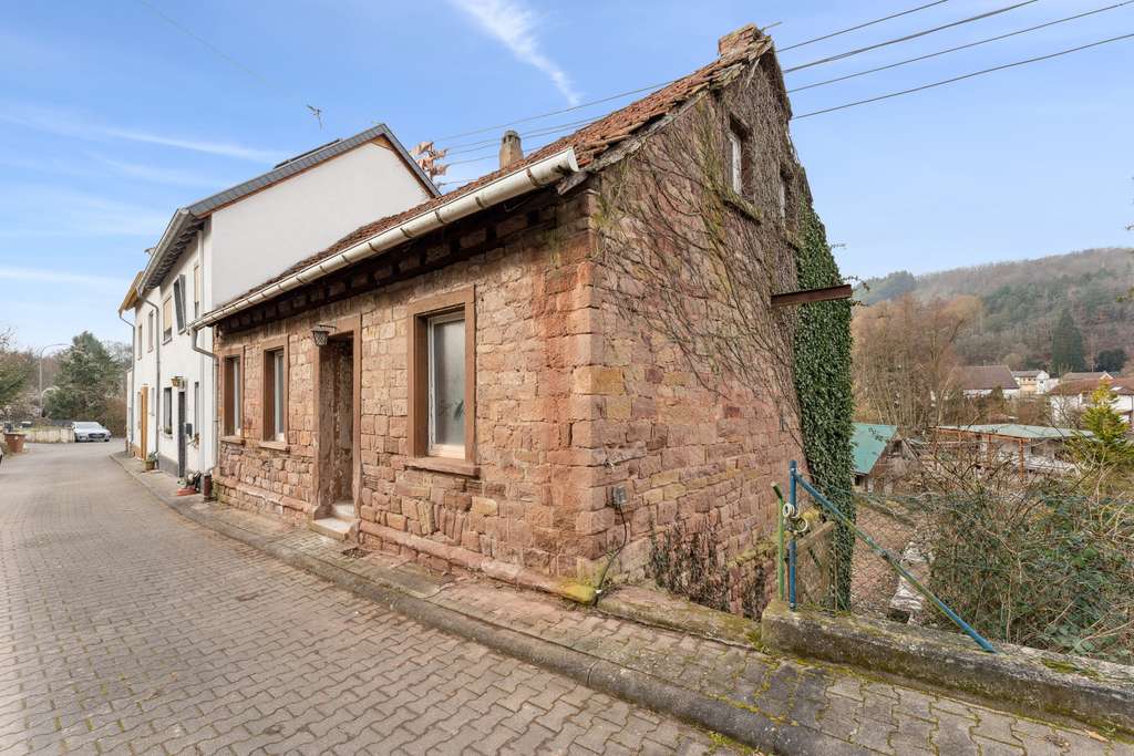 Immobilie in Hochstätten - Gestalten statt suchen: Haus mit großem Potenzial - Baugenhemigung zur Dachanhebung liegt vor! - Bild 0