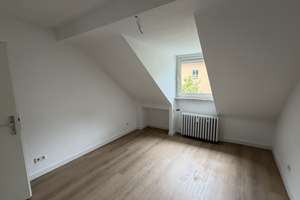  Lichtdurchflutete, sehr zentral gelegene 3-Zi.-DG-Wohnung in Düsseldorf-Zooviertel von privat – Die vollständige Adresse der Immobilie erhältst du vom Anbieter., 40239 Düsseltal, Düsseldorf – Vorschaubild 7