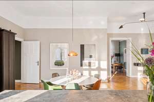 Kudamm-Seitenstraße: Traumhafter Altbau mit Originaldetails, Balkon & Südwest-Ausrichtung – Die vollständige Adresse der Immobilie erhältst du vom Anbieter., 10707 Charlottenburg, Berlin – Vorschaubild 4