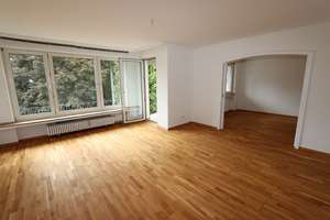 + Bilk / Flehe + 4-Zimmer-Wohnung + ca. 109 m² Wohnfläche + renoviert + 1. OG + im 3-Familienhaus +