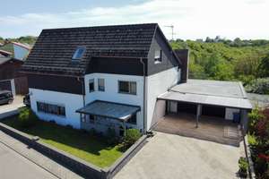 Großzügiges Einfamilienhaus mit Einliegerwohnung und traumhaftem Weitblick! – Die vollständige Adresse der Immobilie erhältst du vom Anbieter., 67718 Schmalenberg – Vorschaubild 1