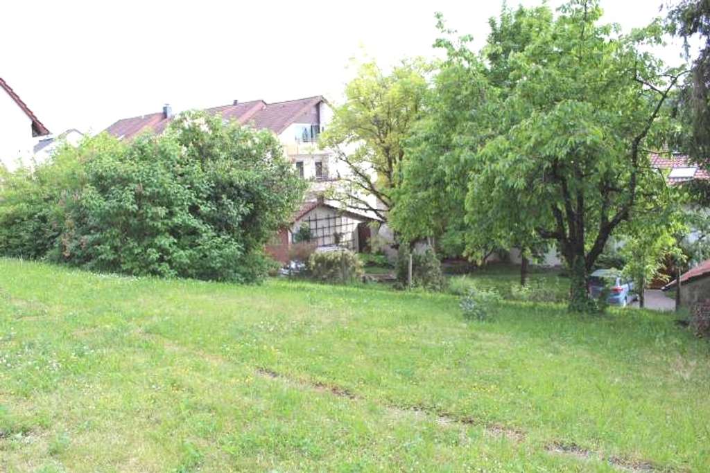 Herrliches Baugrundstück in perfekter ruhiger und sonniger Aussichtslage