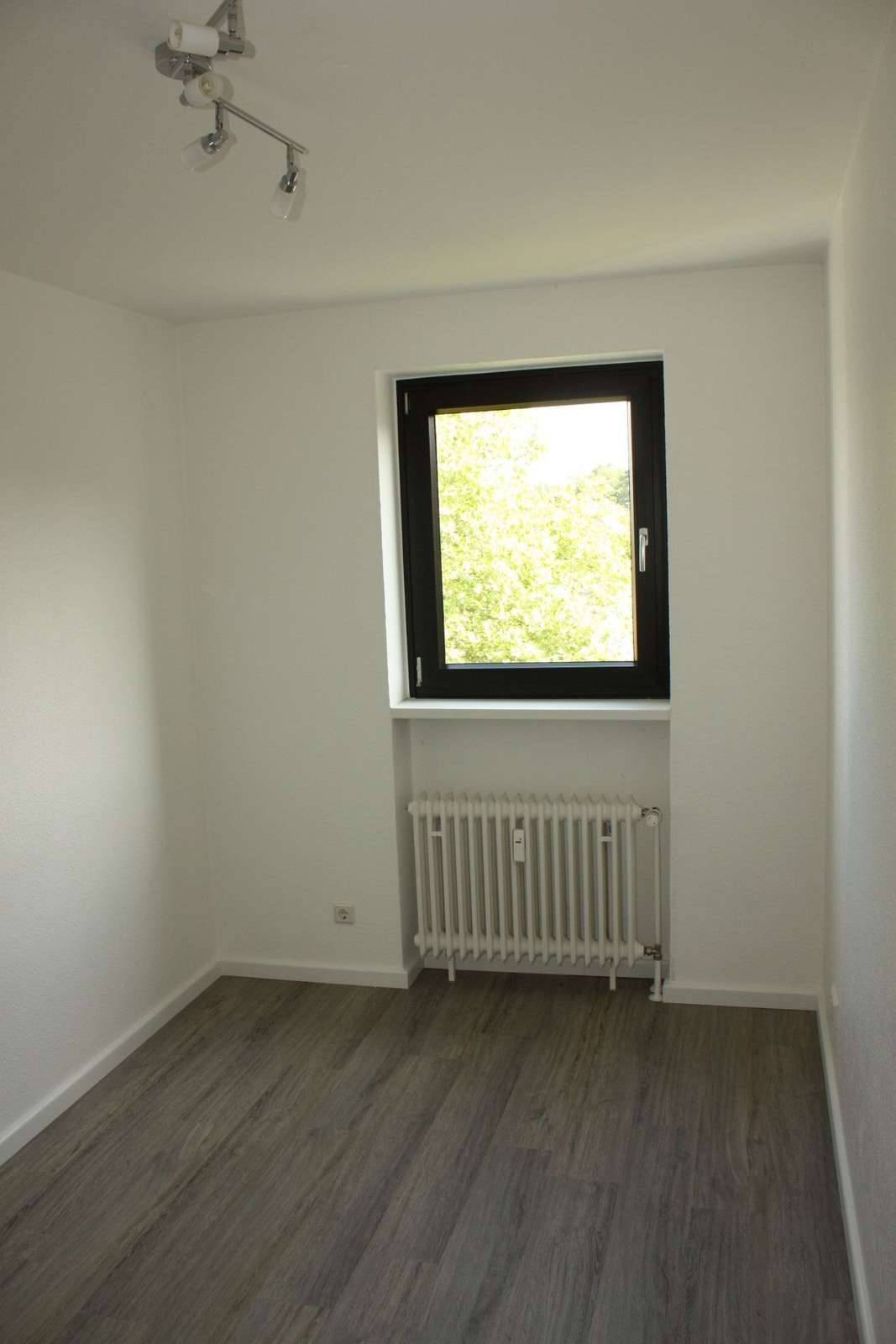 Ideal für Studenten: Moderne 3-Zimmer-Wohnung mit gemütlichem Balkon und praktischer Einbauküche 