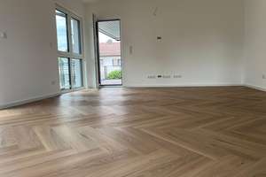 Erstbezug: Hochwertige 4-Zimmer-Neubauwohnung mit Balkon, Gartenanteil und KfW-40-QNG – Rosenstraße 26, 63762 Großostheim – Vorschaubild 2