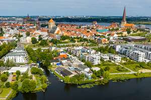 Direkter Zugang zum Wasser am Seitenarm der Warnow Neubau Eigentumswohnung - Barrierefrei und modern