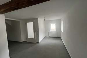 WOHNUNG MIT SEPARATEM EINGANG UND KLEINEM GARTEN!