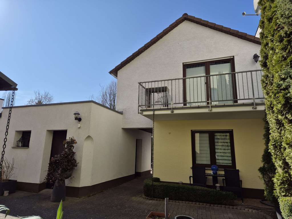 Immobilie in Bad Camberg - *Ansprechendes Wohnensemble*-2 Wohnhäuser in topp Lage mit Balkonen, Garten, Freisitz u. Stellplätze - Bild 0