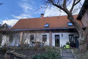 geräumiges, gut ausgestattetes Einfamilienhaus (Doppelhaushälfte) mit Garten zu vermieten