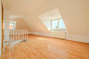 GANZ OBEN – GEMÜTLICHE MAISONETTE – BEZUGSFREI – DUSCHBAD MIT FENSTER – TG-PARKER – 1219 Strehlen, Dresden – Vorschaubild 9