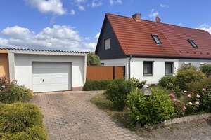 Doppelhaushälfte in Nordwest mit Garage, Pool und Sauna