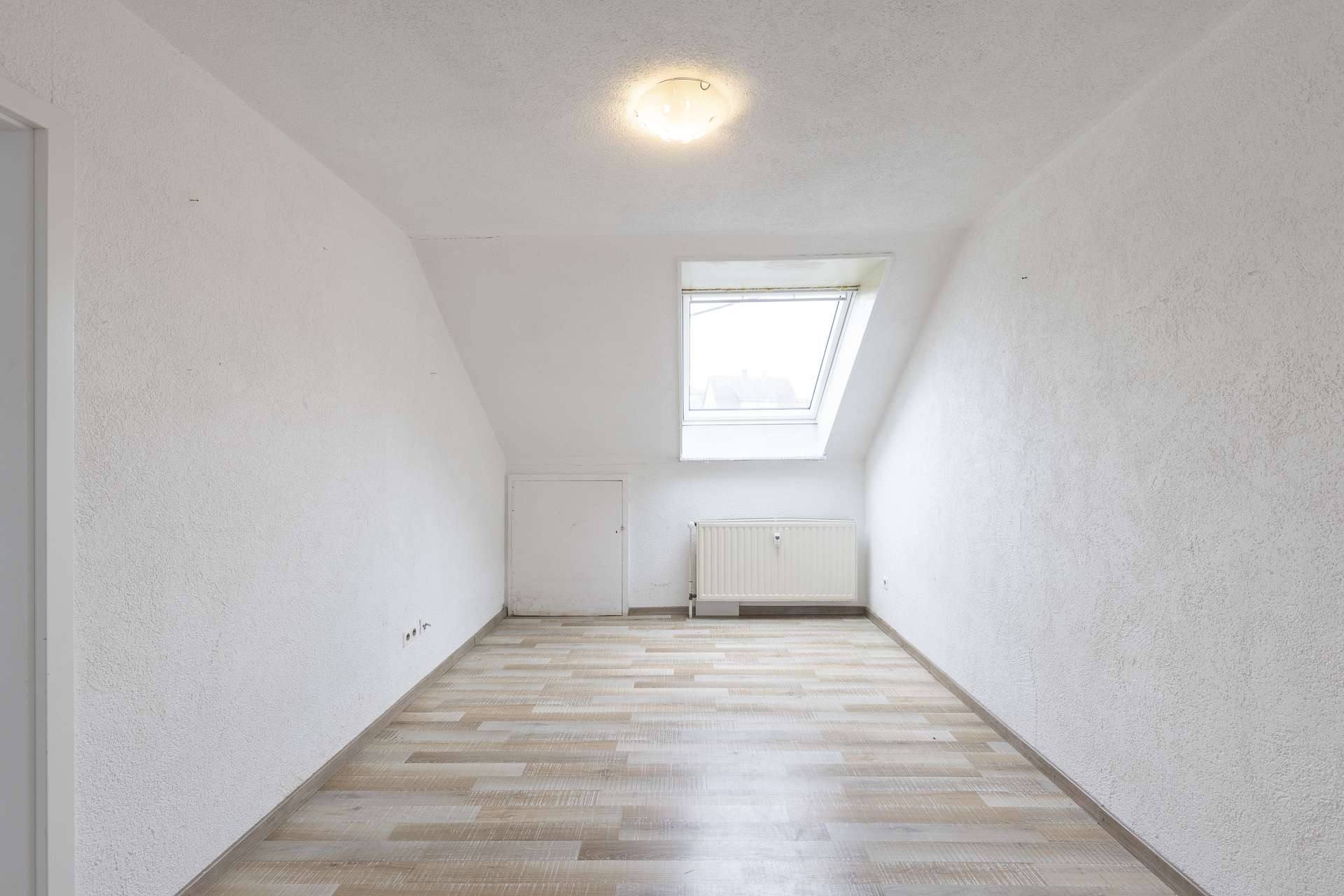 4-Zimmer-Dachgeschosswohnung | Solide Basis mit Entwicklungspotential, Ludwigsburg Kreis – Bild 3