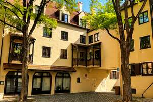 **ALTSTADT ** Großzügige 1- ZKB Wohnung mit Balkon in TOP Lage Nähe Maxstraße (VERMIETET)