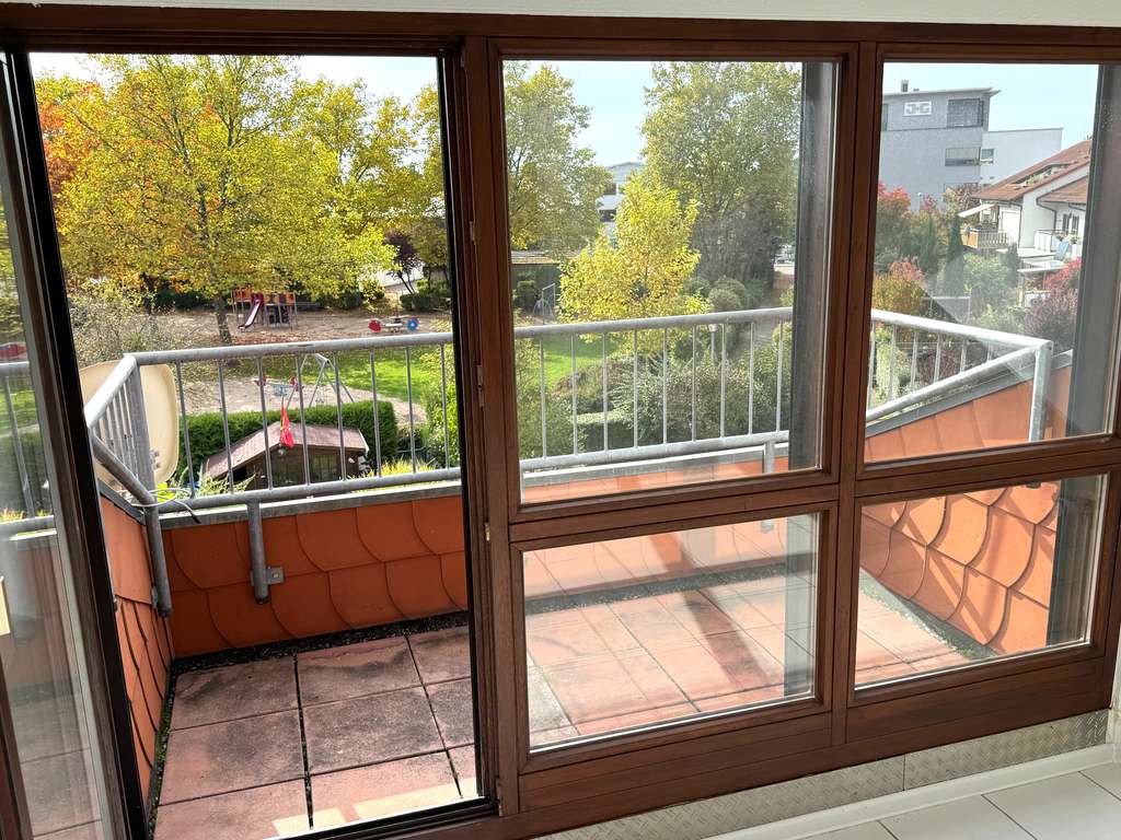 Immobilie in Oftersheim - Helle 2-Zimmer-Dachgeschosswohnung mit Loggia und Parkblick - Bild 4