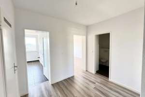 Bezugsfrei. Frisch renoviert. Bereit. / Available now. Renovated. Ready for you. – Weidenstraße 9, 59872 Meschede – Vorschaubild 2