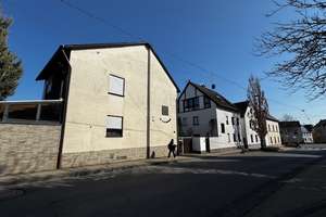 Einfamilienhaus mit kleinem Garten, Carport, Keller und Kamin in Miesenheim – Die vollständige Adresse der Immobilie erhältst du vom Anbieter., 56626 Andernach – Vorschaubild 2