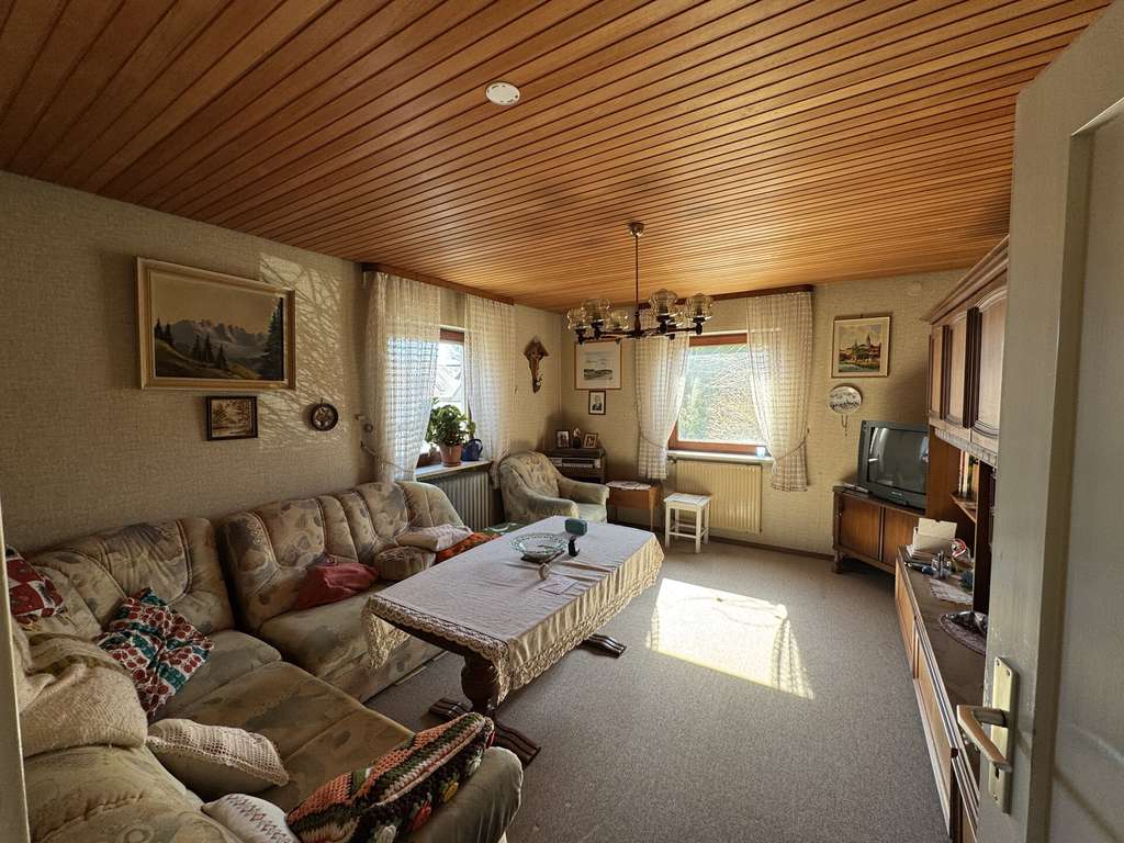 Immobilie in Ergoldsbach - Einfamilienhaus mit großzügiger Gartenfläche und Entwicklungspotenzial in Ergoldsbach - Bild 4