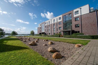 Schleswig: Hochwertige Erdgeschosswohnung mit barrierefreiem Komfort und Tiefgaragenstellplatz