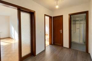 Helle 2,5-Zimmer-Wohnung mit Einbauküche, Balkon und Tiefgaragenstellplatz in Leimen/St. Ilgen – Die vollständige Adresse der Immobilie erhältst du vom Anbieter., 69181 Leimen – Vorschaubild 2