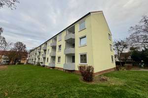 Lichtdurchflutete 3-Zimmer-Erdgeschosswohnung mit Balkon in Gebhardshagen – für Sie in der Renovieru – Reichenberger Straße 7, 38229 Gebhardshagen, Salzgitter – Vorschaubild 1
