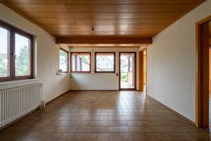 FÜR HOLZLIEBHABER! Freistehendes Einfamilienhaus mit großer Garage und schönem Garten
 – Ravensburg (Kreis) – Vorschaubild 15