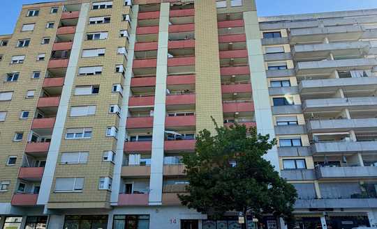 LU-MITTE  - 1,5 Zi.-App. mit Loggia und TG-Stellplatz