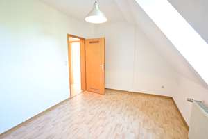 Charmante 3,5-Zimmer-Maisonette-Dachgeschosswohnung in ruhiger Lage von Bochum-Wiemelhausen – Memeler Str. 7, 44789 Wiemelhausen, Bochum – Vorschaubild 11