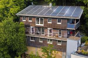 Energieeffizientes 2-Familienhaus in toller Aussichtslage – Die vollständige Adresse der Immobilie erhältst du vom Anbieter., 78132 Hornberg – Vorschaubild 1