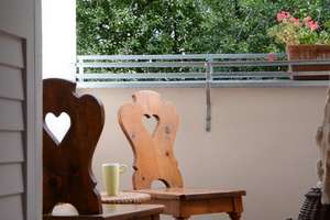 Wohlfühlwohnung, 2-Zi, Kü,Bad,Balkon, Park mit altem Baumbestand