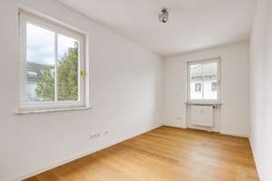 sehr geräumige Balkonwohnung mit schönem Ausblick, Tiefgarage – Die vollständige Adresse der Immobilie erhältst du vom Anbieter., 81827 Waldtrudering, München – Vorschaubild 3