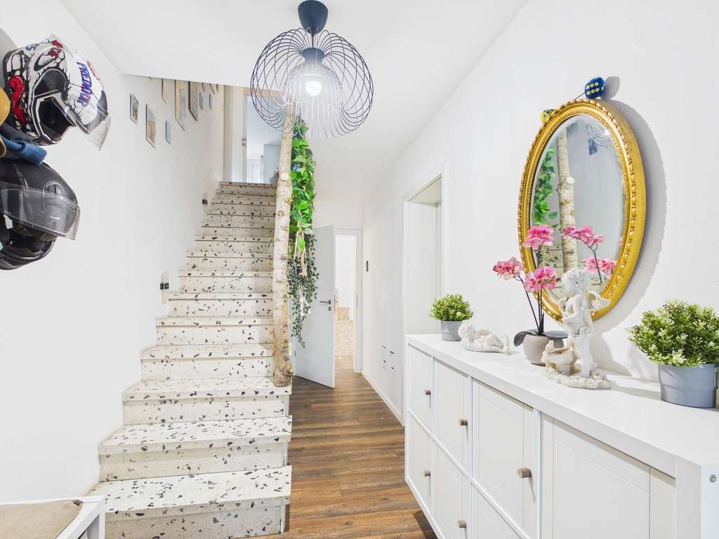 Immobilie in Wendeburg - 225 qm-Wohntraum auf drei Etagen! 2023 rundsaniertes Ein-/Zweifamilienhaus in Meerdorf bei Peine! - Bild 2