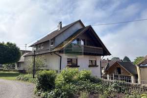 Mehrfamilienhaus (3 Wohnungen) mit Entwicklungspotential