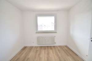 Zentrale Lage! Sanierte 3-Zimmer- Whg mit Balkon in OB-Stadtmitte – Goebenstraße 31, 46045 Altstadt-Mitte, Oberhausen – Vorschaubild 2