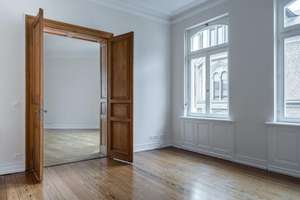 Wunderschöne 165  m² große Wohnung im 3. OG eines sehr gepflegten Wohn- und Geschäftshauses. – Die vollständige Adresse der Immobilie erhältst du vom Anbieter., 65185 Mitte, Wiesbaden – Vorschaubild 9