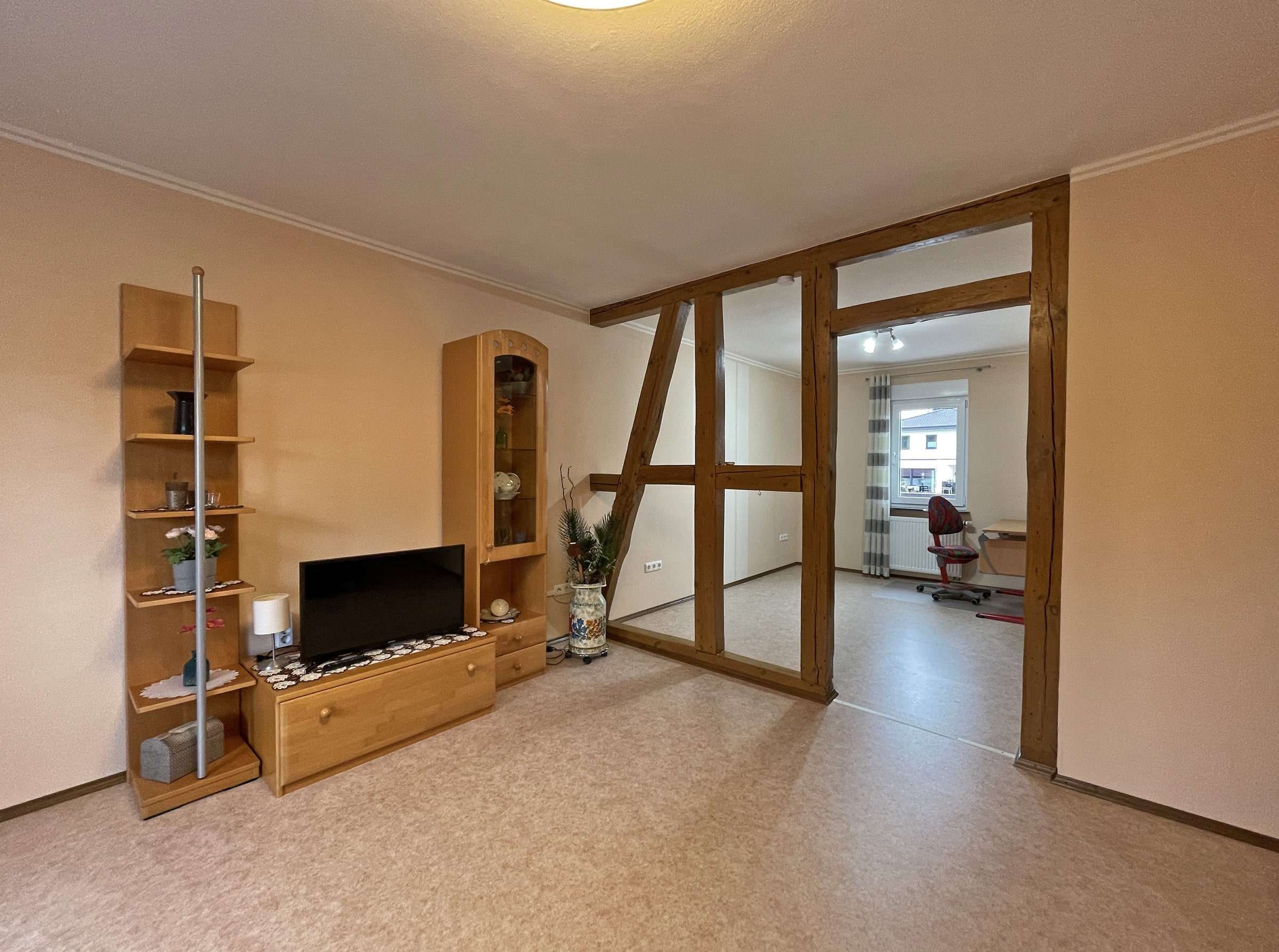 Immobilie in Hosenfeld - EINZIEHEN UND WOHLFÜHLEN – Schmuckes Ein-/Zweifamilienhaus mit großem Grundstück - Bild 13