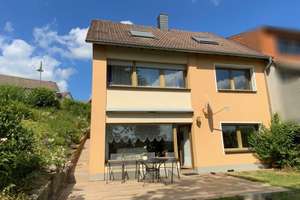 Schönes Einfamilienhaus mit Garten und Ausblick – Die vollständige Adresse der Immobilie erhältst du vom Anbieter., 54595 Prüm – Vorschaubild 2
