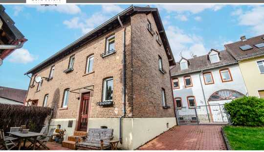 Bild von Friedrichsdorf: Zwei Doppelhaushälften voller Charme und Potenzial