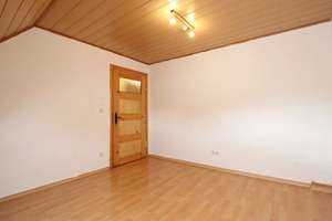 Gemütliche 2-3 ZKB Dachgeschosswohnung mit Fernblick nähe Klinikum – Ihringshäuser Straße 93, 34125 Fasanenhof, Kassel – Vorschaubild 3